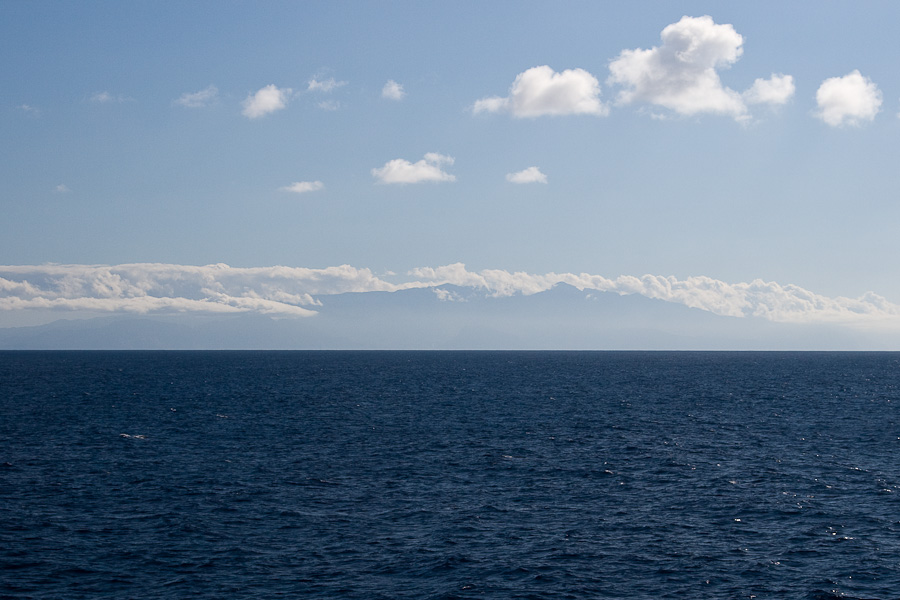 IMG_1407 --- 26.05.2010 - 19:26     Madeira z dálky